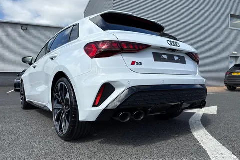 Audi S3 2.0 TFSI Black Edition Sportback S Tronic quattro Euro 6 (s/s) 5dr Thumbnail #8