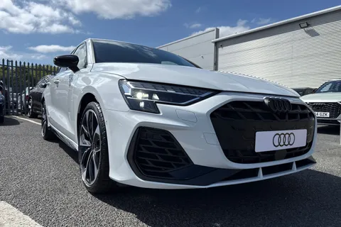 Audi S3 2.0 TFSI Black Edition Sportback S Tronic quattro Euro 6 (s/s) 5dr Thumbnail #9