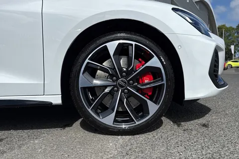 Audi S3 2.0 TFSI Black Edition Sportback S Tronic quattro Euro 6 (s/s) 5dr Thumbnail #10