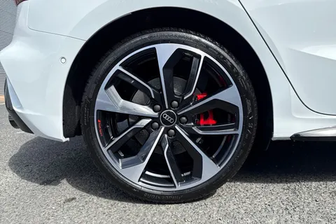 Audi S3 2.0 TFSI Black Edition Sportback S Tronic quattro Euro 6 (s/s) 5dr Thumbnail #11