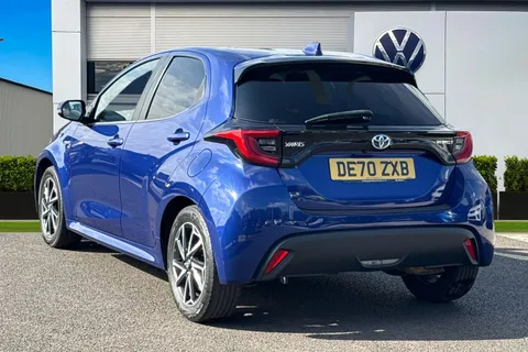DE70ZXB Toyota Yaris 1.5 VVT-h Design E-CVT Euro 6 (s/s) 5dr Thumbnail #3