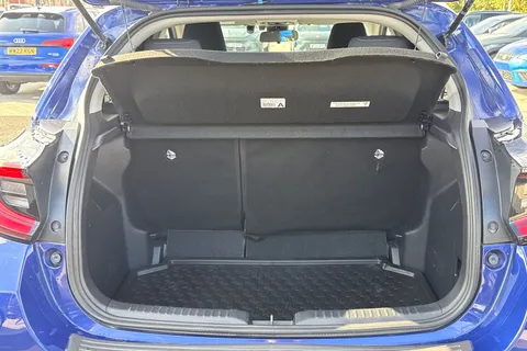 DE70ZXB Toyota Yaris 1.5 VVT-h Design E-CVT Euro 6 (s/s) 5dr Thumbnail #7