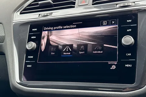 34 of 50 for VOLKSWAGEN TIGUAN ALLSPACE 2.0 TDI R-Line 5dr DSG