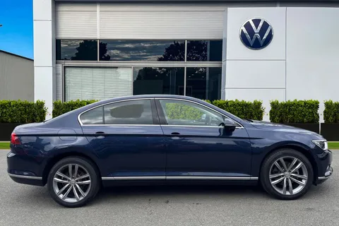 DE17CKJ Volkswagen Passat 2.0 TDI GT Saloon | Park Assist | Rear Camera Thumbnail #4