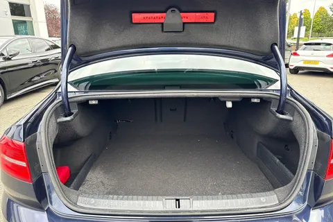 DE17CKJ Volkswagen Passat 2.0 TDI GT Saloon | Park Assist | Rear Camera Thumbnail #7