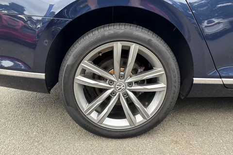 DE17CKJ Volkswagen Passat 2.0 TDI GT Saloon | Park Assist | Rear Camera Thumbnail #11