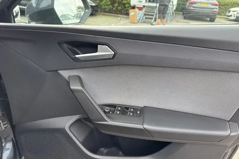 21 of 62 for SEAT LEON 1.0 TSI EVO SE Dynamic 5dr