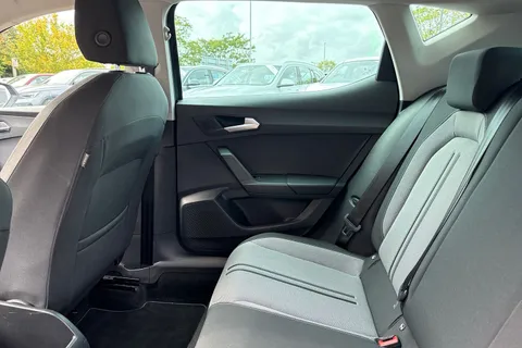 33 of 62 for SEAT LEON 1.0 TSI EVO SE Dynamic 5dr