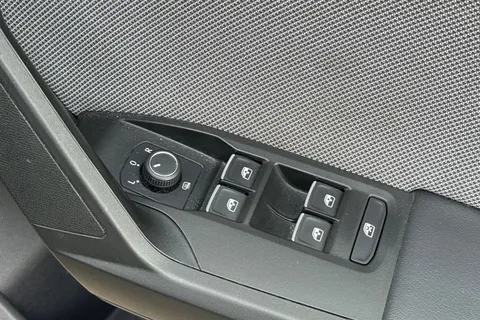 38 of 62 for SEAT LEON 1.0 TSI EVO SE Dynamic 5dr