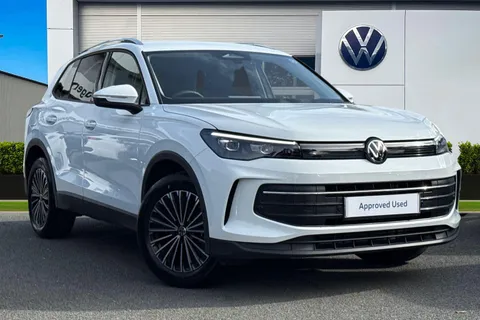 AO25XUA Volkswagen Tiguan 1.5 eTSI 150 Match 5dr DSG | Rear Camera | Navigation System Thumbnail #2