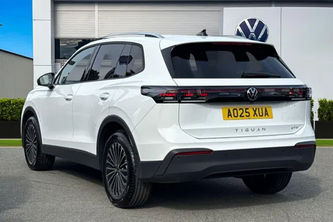 AO25XUA Volkswagen Tiguan 1.5 eTSI 150 Match 5dr DSG | Rear Camera | Navigation System Thumbnail #3