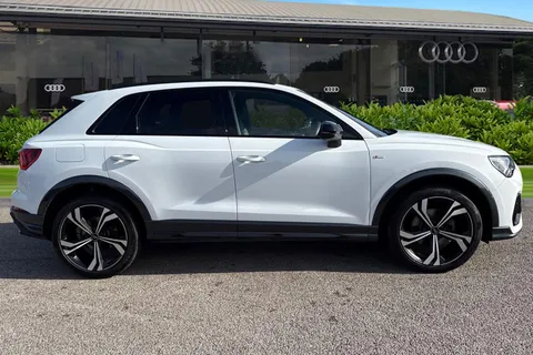 DA73YMJ Audi Q3 Black Edition 35 TFSI 150 PS S tronic Thumbnail #4