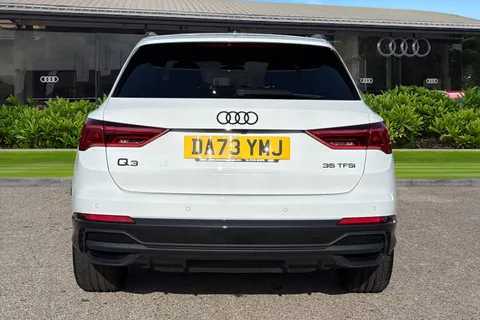 DA73YMJ Audi Q3 Black Edition 35 TFSI 150 PS S tronic Thumbnail #5