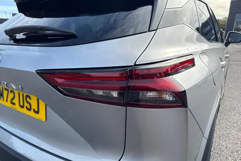 MM72USJ Nissan Qashqai 1.3 DIG-T MHEV N-Connecta Euro 6 (s/s) 5dr Thumbnail #9