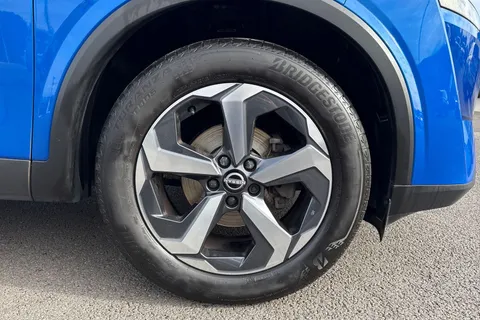 PK72DRV Nissan Qashqai 1.3 DIG-T MHEV N-Connecta Euro 6 (s/s) 5dr Thumbnail #10