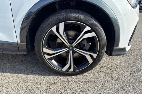 DA73YMJ Audi Q3 Black Edition 35 TFSI 150 PS S tronic Thumbnail #11