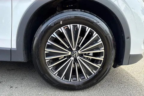 AO25XUA Volkswagen Tiguan 1.5 eTSI 150 Match 5dr DSG | Rear Camera | Navigation System Thumbnail #10