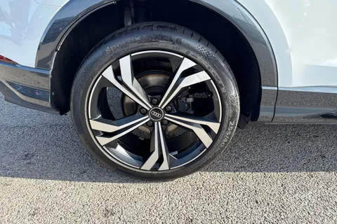 DA73YMJ Audi Q3 Black Edition 35 TFSI 150 PS S tronic Thumbnail #12