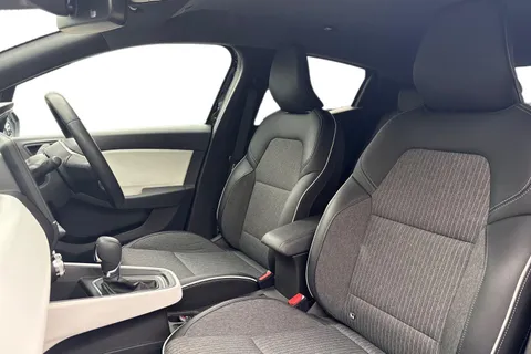 DT23LWH Renault Clio 1.6 E-TECH Techno Auto Euro 6 (s/s) 5dr Thumbnail #11