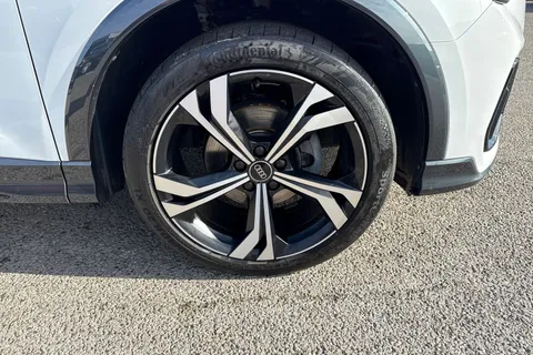 DA73YMJ Audi Q3 Black Edition 35 TFSI 150 PS S tronic Thumbnail #13