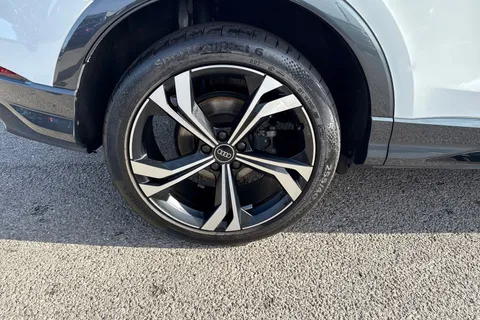 DA73YMJ Audi Q3 Black Edition 35 TFSI 150 PS S tronic Thumbnail #14