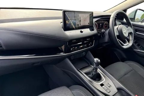 MM72USJ Nissan Qashqai 1.3 DIG-T MHEV N-Connecta Euro 6 (s/s) 5dr Thumbnail #16