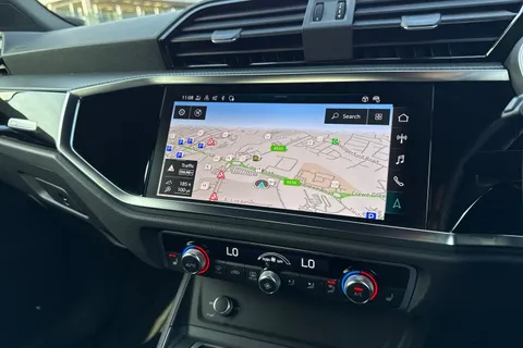 DA73YMJ Audi Q3 Black Edition 35 TFSI 150 PS S tronic Thumbnail #18