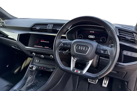 DA73YMJ Audi Q3 Black Edition 35 TFSI 150 PS S tronic Thumbnail #19