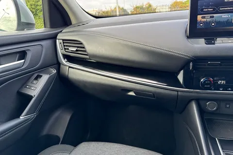 MM72USJ Nissan Qashqai 1.3 DIG-T MHEV N-Connecta Euro 6 (s/s) 5dr Thumbnail #21