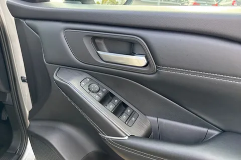 MM72USJ Nissan Qashqai 1.3 DIG-T MHEV N-Connecta Euro 6 (s/s) 5dr Thumbnail #22