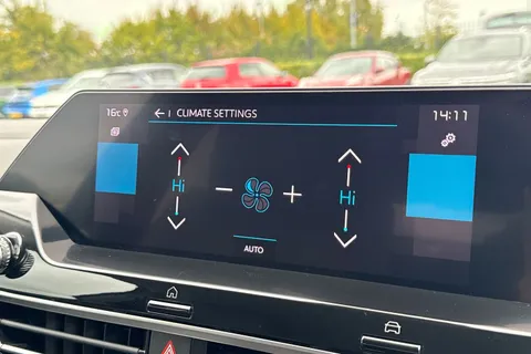 KM23ZFA Citroën C4 1.2 PureTech Shine Plus EAT8 Euro 6 (s/s) 5dr Thumbnail #23