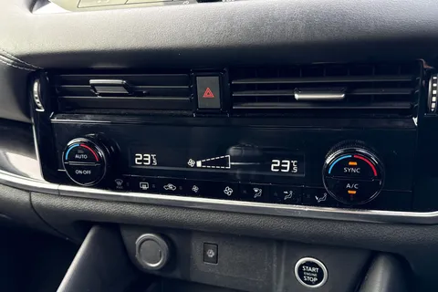 MM72USJ Nissan Qashqai 1.3 DIG-T MHEV N-Connecta Euro 6 (s/s) 5dr Thumbnail #23