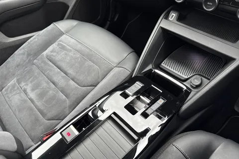 KM23ZFA Citroën C4 1.2 PureTech Shine Plus EAT8 Euro 6 (s/s) 5dr Thumbnail #24