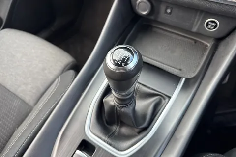 MM72USJ Nissan Qashqai 1.3 DIG-T MHEV N-Connecta Euro 6 (s/s) 5dr Thumbnail #24