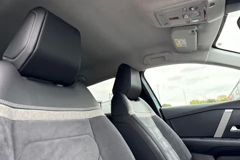 KM23ZFA Citroën C4 1.2 PureTech Shine Plus EAT8 Euro 6 (s/s) 5dr Thumbnail #25