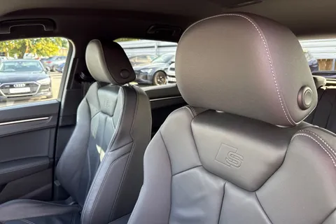 DA73YMJ Audi Q3 Black Edition 35 TFSI 150 PS S tronic Thumbnail #25