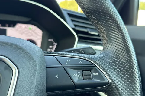 DA73YMJ Audi Q3 Black Edition 35 TFSI 150 PS S tronic Thumbnail #27