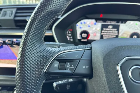 DA73YMJ Audi Q3 Black Edition 35 TFSI 150 PS S tronic Thumbnail #28