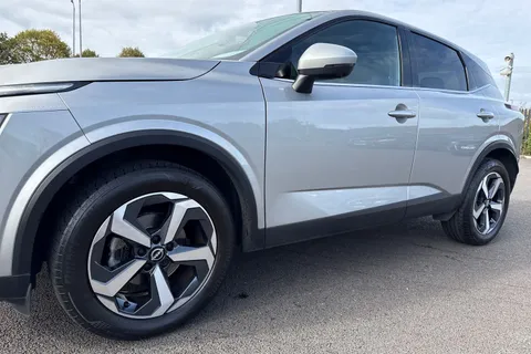 MM72USJ Nissan Qashqai 1.3 DIG-T MHEV N-Connecta Euro 6 (s/s) 5dr Thumbnail #29