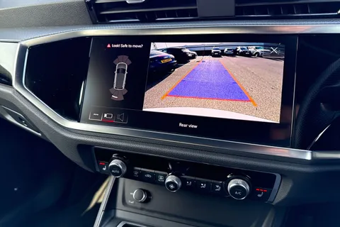 DA73YMJ Audi Q3 Black Edition 35 TFSI 150 PS S tronic Thumbnail #33