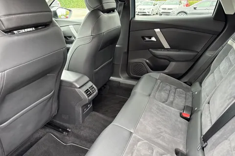 KM23ZFA Citroën C4 1.2 PureTech Shine Plus EAT8 Euro 6 (s/s) 5dr Thumbnail #35