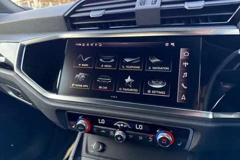 DA73YMJ Audi Q3 Black Edition 35 TFSI 150 PS S tronic Thumbnail #35