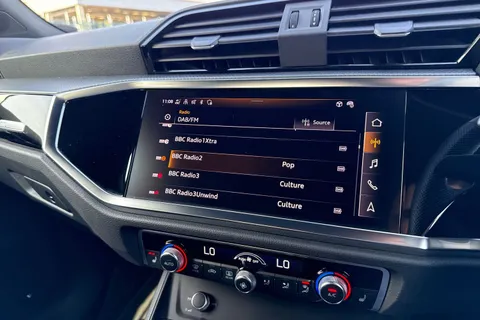 DA73YMJ Audi Q3 Black Edition 35 TFSI 150 PS S tronic Thumbnail #36