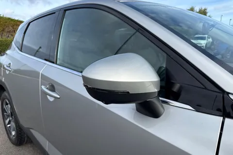 MM72USJ Nissan Qashqai 1.3 DIG-T MHEV N-Connecta Euro 6 (s/s) 5dr Thumbnail #37