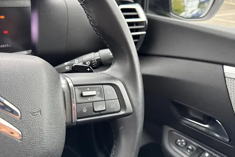 KM23ZFA Citroën C4 1.2 PureTech Shine Plus EAT8 Euro 6 (s/s) 5dr Thumbnail #38