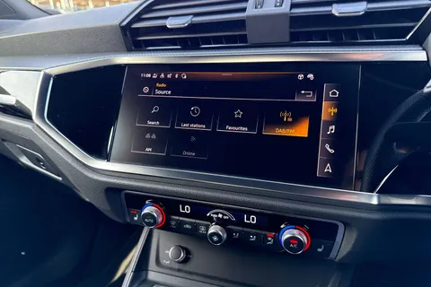 DA73YMJ Audi Q3 Black Edition 35 TFSI 150 PS S tronic Thumbnail #37