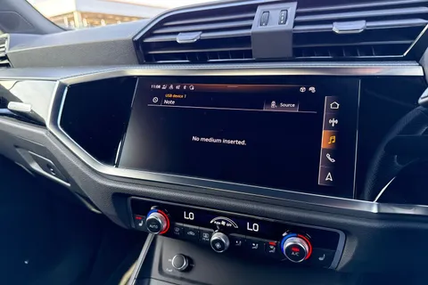 DA73YMJ Audi Q3 Black Edition 35 TFSI 150 PS S tronic Thumbnail #38