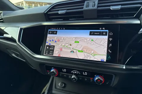 DA73YMJ Audi Q3 Black Edition 35 TFSI 150 PS S tronic Thumbnail #41