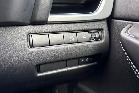 MM72USJ Nissan Qashqai 1.3 DIG-T MHEV N-Connecta Euro 6 (s/s) 5dr Thumbnail #44