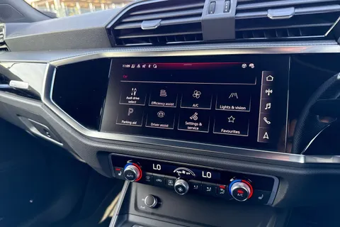 DA73YMJ Audi Q3 Black Edition 35 TFSI 150 PS S tronic Thumbnail #44